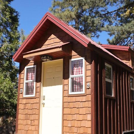 Storybook Village Pine Cove Luaran gambar