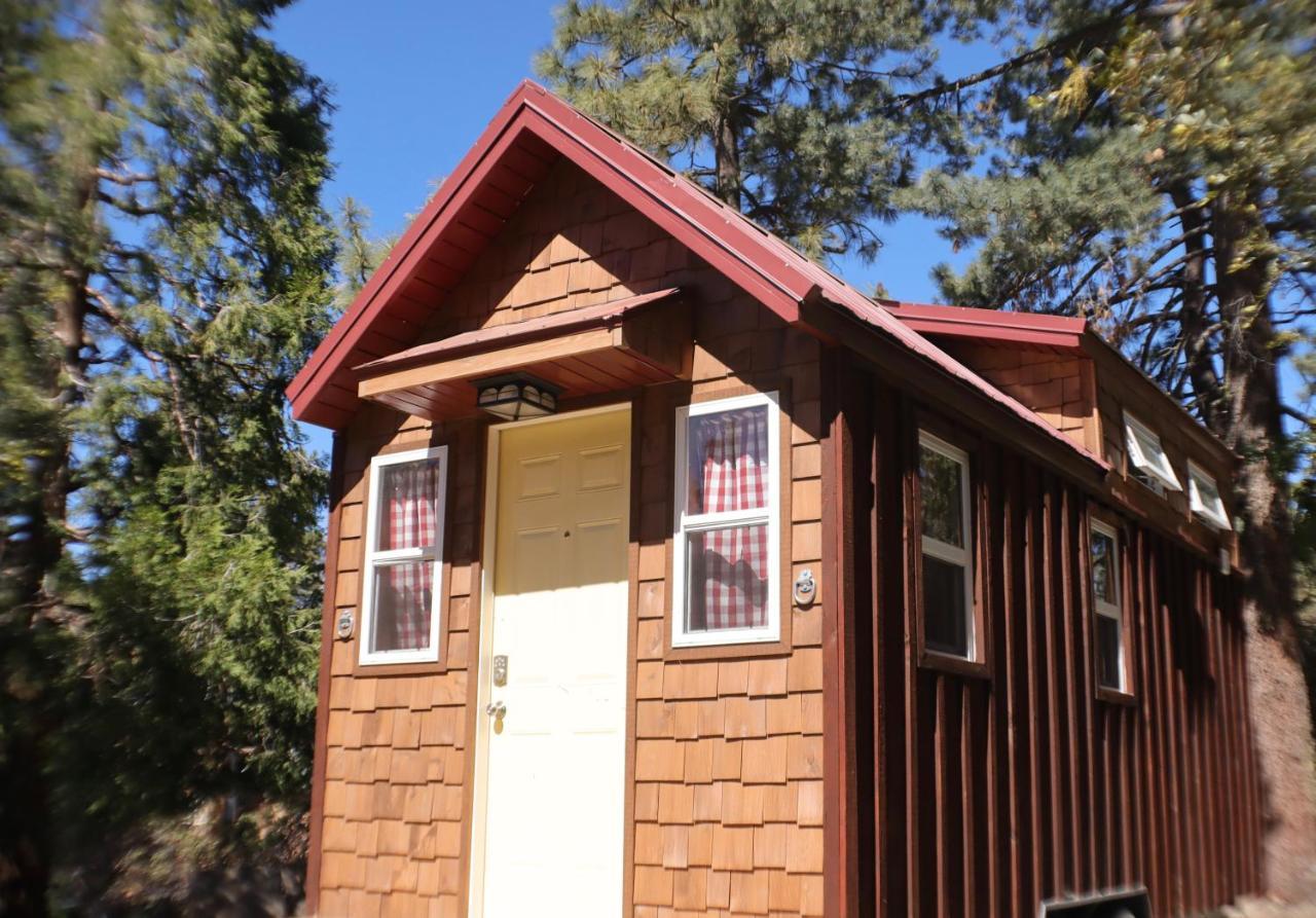 Storybook Village Pine Cove Luaran gambar