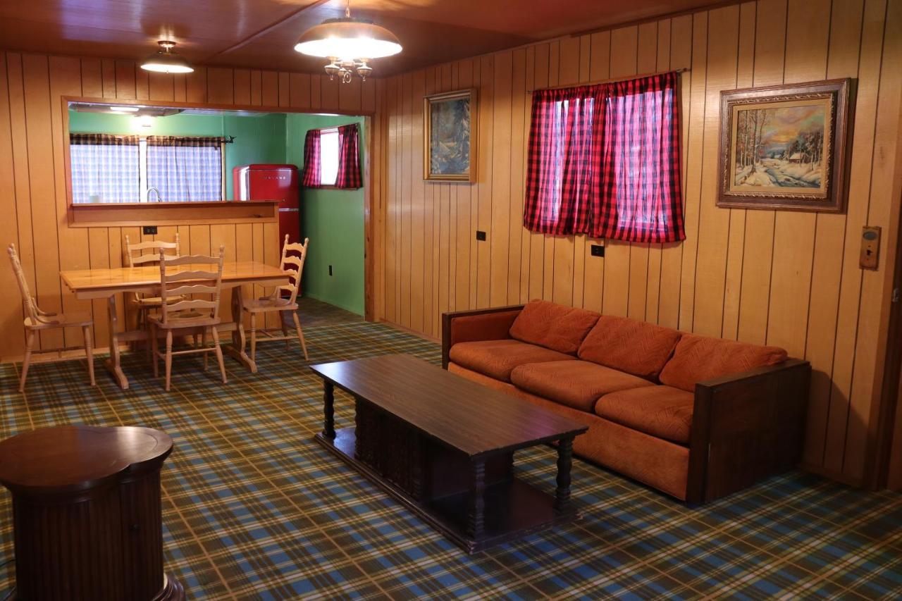 Storybook Village Pine Cove Luaran gambar